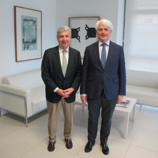 Juan Manuel Fernández con el presidente de los abogados españoles, Salvador González